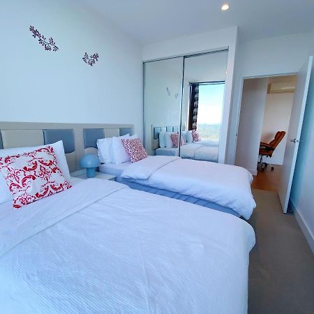 Cozy 2B2B Apartment With Free Parking & Penthouse Pool Box Hill Bagian luar foto