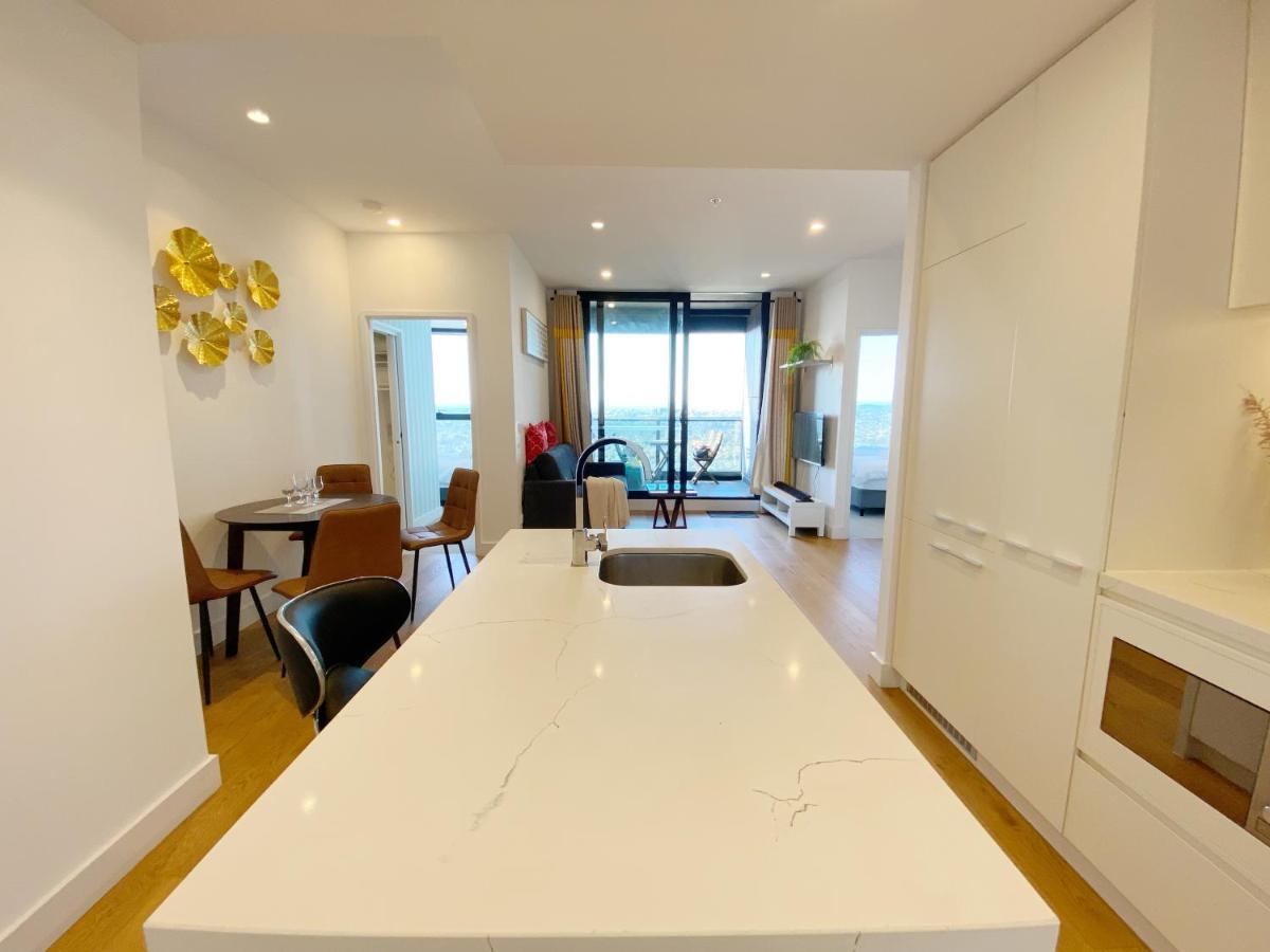 Cozy 2B2B Apartment With Free Parking & Penthouse Pool Box Hill Bagian luar foto